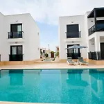 300m To 2 Bedroom Upstairs Flat With Pool A2 - Yeni Dunya Bodrum