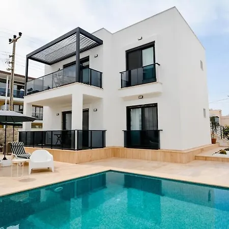 300m To 2 Bedroom Upstairs Flat With Pool A2 - Yeni Dunya Apartmán Bodrum