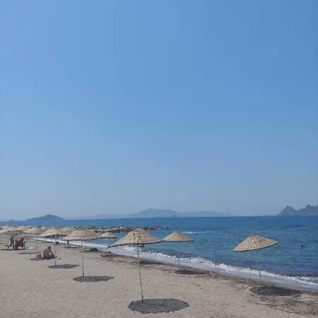 300m To 2 Bedroom Upstairs Flat With Pool A2 - Yeni Dunya *