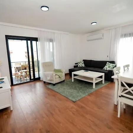 300m To 2 Bedroom Upstairs Flat With Pool A2 - Yeni Dunya Apartmán *