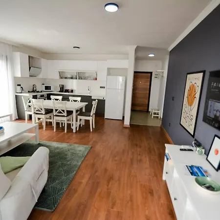 300m To 2 Bedroom Upstairs Flat With Pool A2 - Yeni Dunya Apartmán *