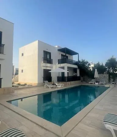 300m To 2 Bedroom Upstairs Flat With Pool A2 - Yeni Dunya Apartmán