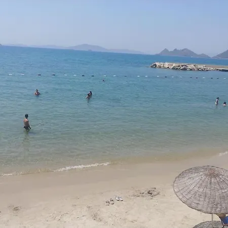 Apartment 300m To 2 Bedroom Upstairs Flat With Pool - Yeni Duenya A2 *