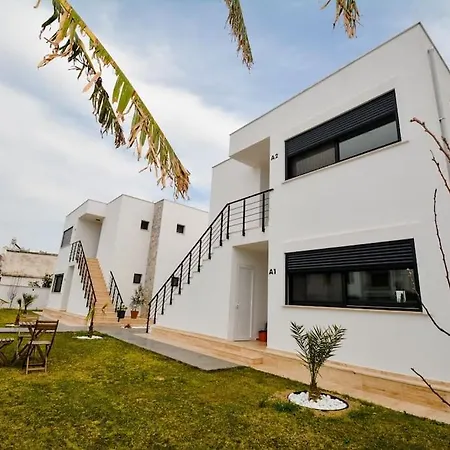 300m To 2 Bedroom Upstairs Flat With Pool - Yeni Duenya A2