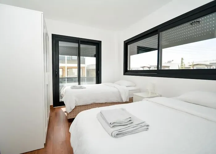 Daire 300m To 2 Bedroom Upstairs Flat With Pool A2 - Yeni Dunya
