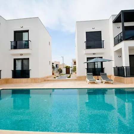 300m To 2 Bedroom Upstairs Flat With Pool - Yeni Duenya A2 בודרום