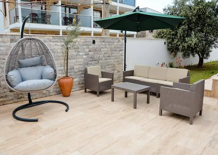 300m To 2 Bedroom Upstairs Flat With Pool A2 - Yeni Dunya