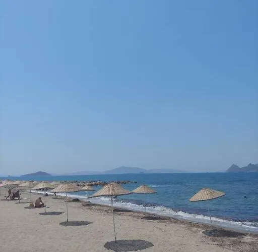 300m To 2 Bedroom Upstairs Flat With Pool A2 - Yeni Dunya *