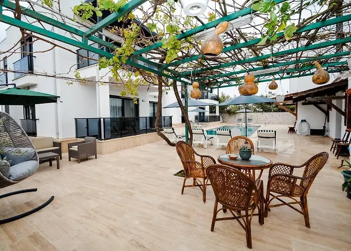 300m To 2 Bedroom Upstairs Flat With Pool A2 - Yeni Dunya * بودروم
