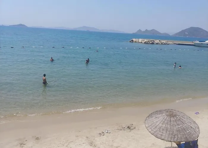 Apartment 300m To 2 Bedroom Upstairs Flat With Pool A2 - Yeni Dunya *