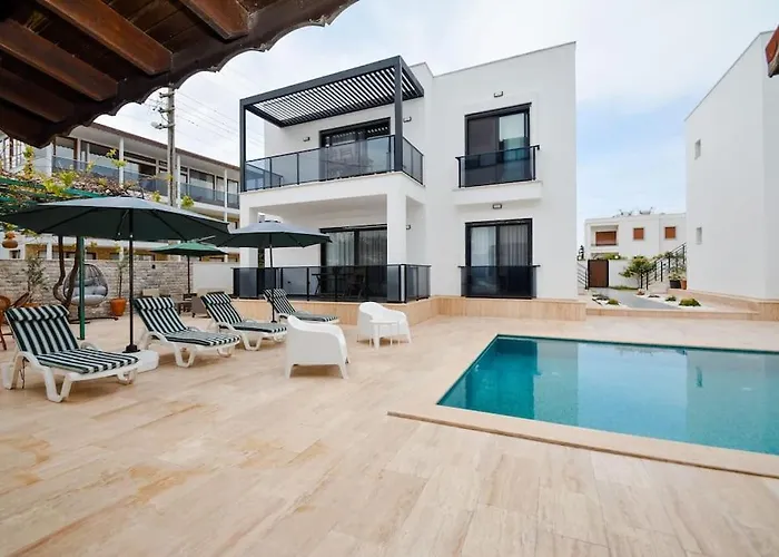 300m To 2 Bedroom Upstairs Flat With Pool A2 - Yeni Duenya *