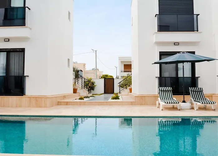 300m To 2 Bedroom Upstairs Flat With Pool A2 - Yeni Dunya * بودروم