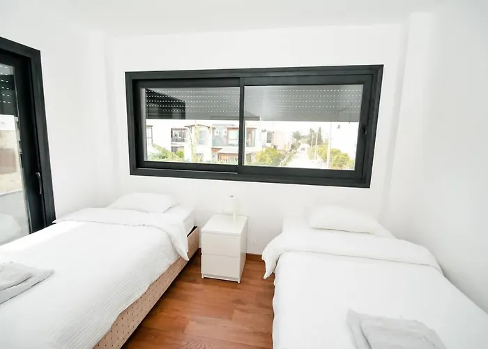 300m To 2 Bedroom Upstairs Flat With Pool A2 - Yeni Dunya * بودروم