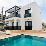 300m To 2 Bedroom Upstairs Flat With Pool A2 - Yeni Dunya 公寓 博德鲁姆