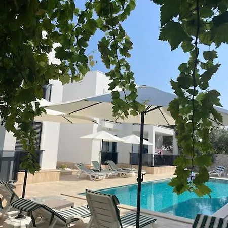 Апартаменты 300m To 2 Bedroom Upstairs Flat With Pool A2 - Yeni Dunya Бодрум
